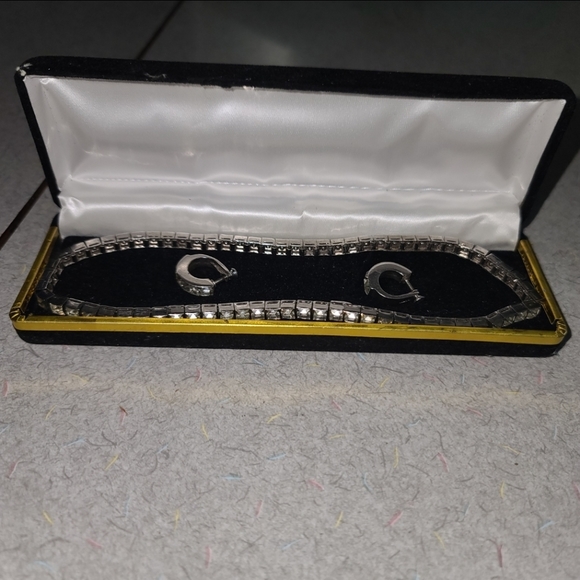 Vintage Dorsons Art Deco Sterling silver and crystal choker & Earings set. - Picture 3 of 15